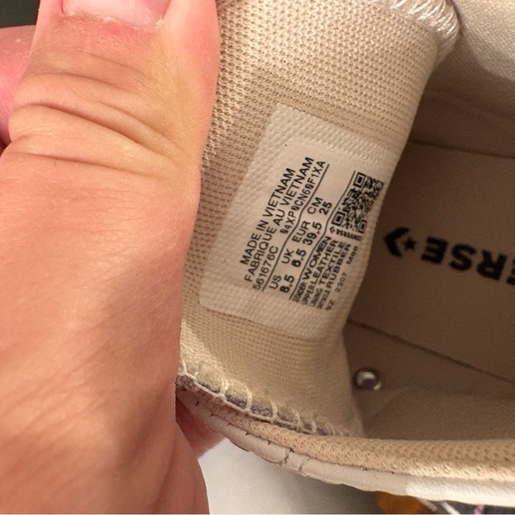 Converse High-Tops - Picture 1 of 3